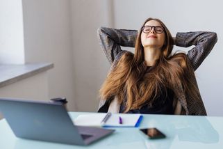 Mladí nechtějí pracovat ani o minutu déle - Novinky